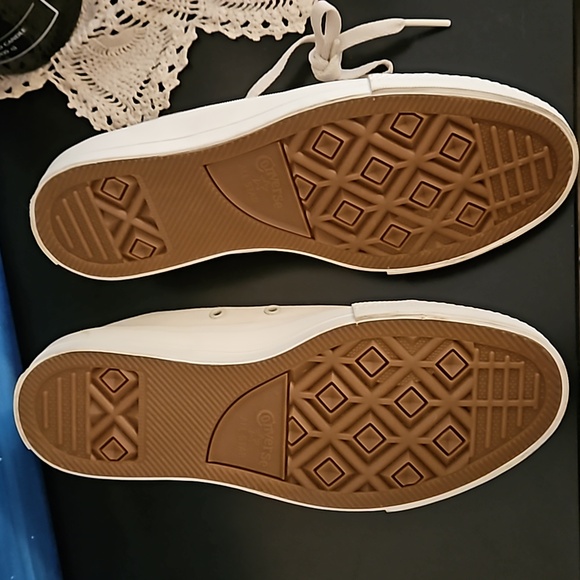 Never worn Converse Chuck Taylor Size 8.5 - Picture 3 of 4